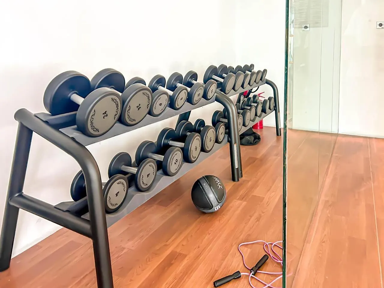 Cozy Studio 7 Minutes From Dubai Mail Apartment