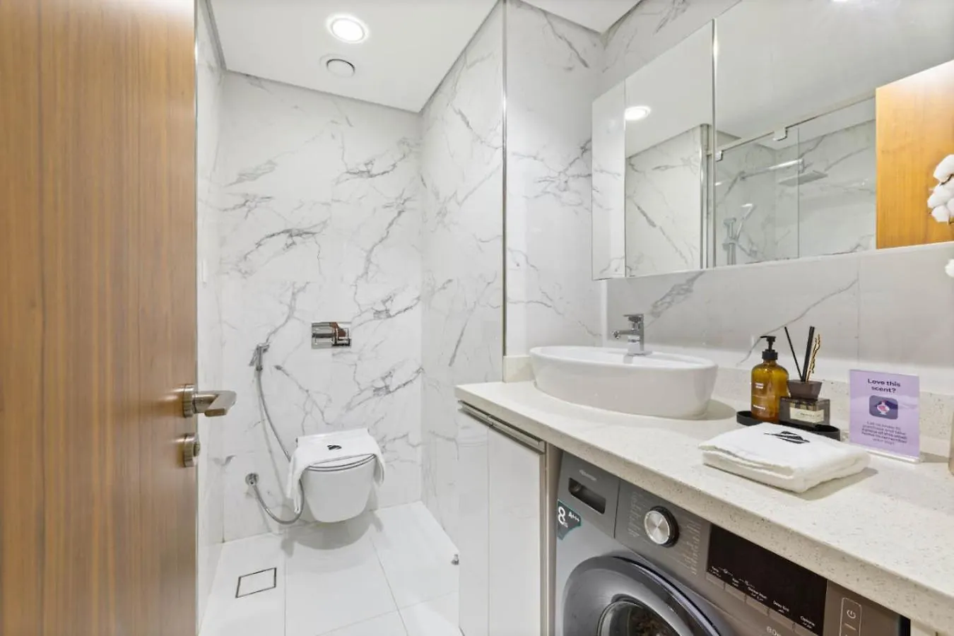 Cozy Studio 7 Minutes From Dubai Mail Apartment