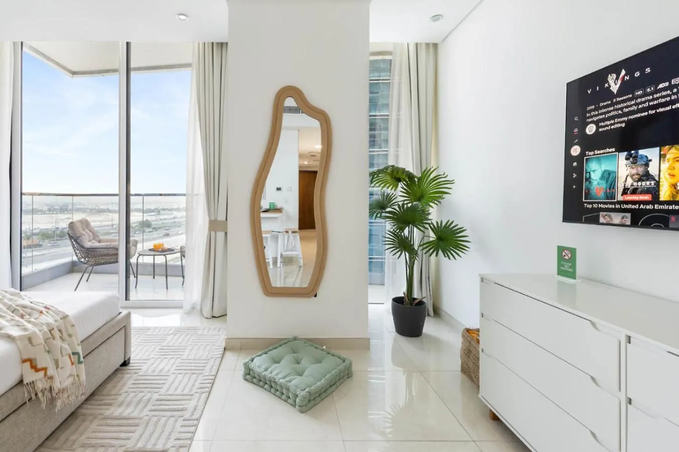 Cozy Studio 7 Minutes From Dubai Mail Apartment