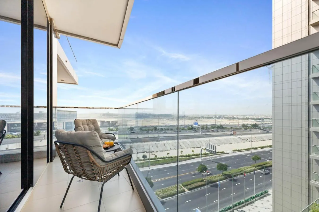 Cozy Studio 7 Minutes From Dubai Mail
