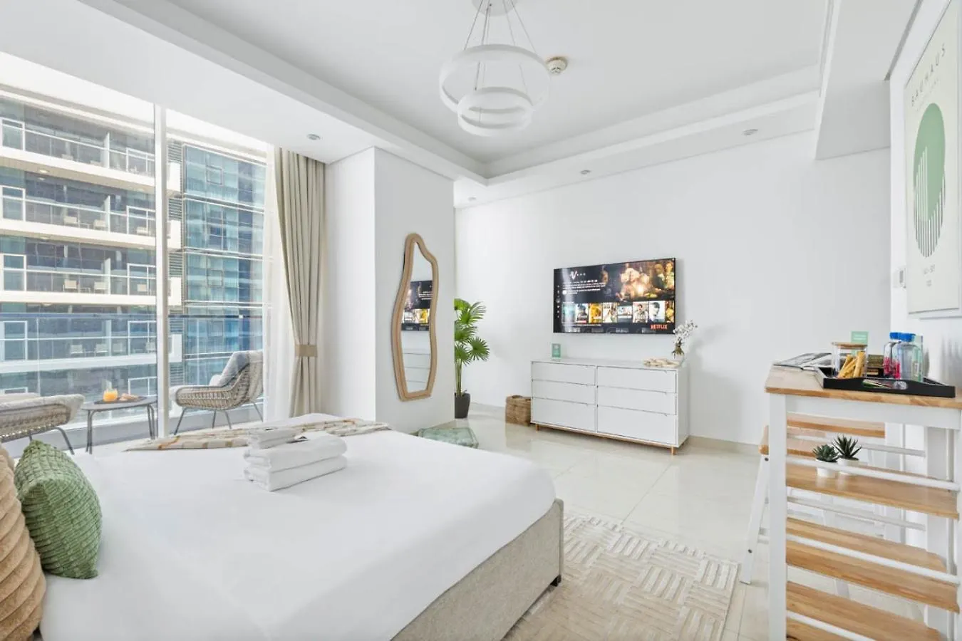 Cozy Studio 7 Minutes From Dubai Mail