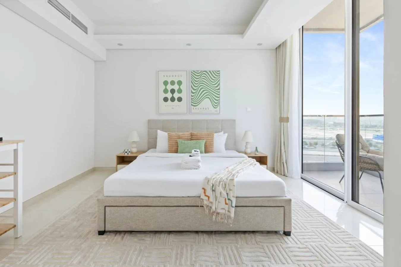 Cozy Studio 7 Minutes From Dubai Mail contacts