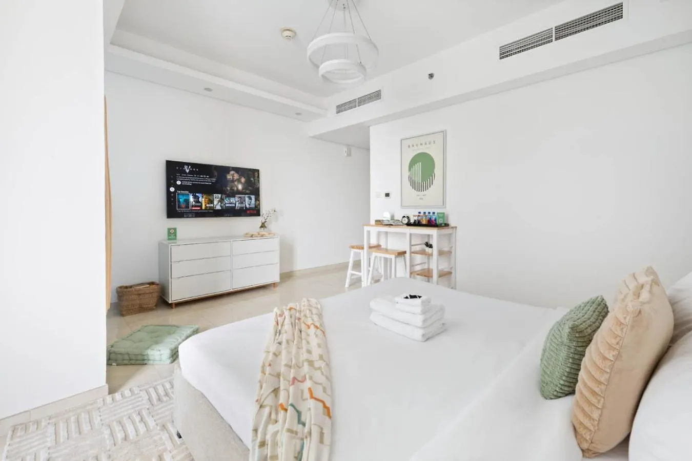 Cozy Studio 7 Minutes From Dubai Mail United Arab Emirates